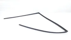 Уплотнитель стекла двери Toyota RAV4