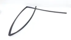 Уплотнитель стекла двери Toyota RAV4