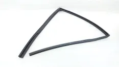Уплотнитель стекла двери Toyota Corolla