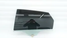 Стекло двери Kia K5