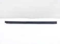 Уплотнитель стекла двери Toyota Land Cruiser