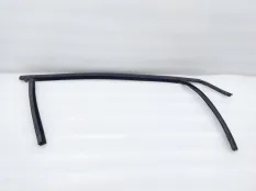 Уплотнитель стекла двери Ford Kuga