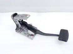 Педаль тормоза Mitsubishi Outlander
