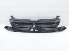 Решетка радиатора Mitsubishi Outlander
