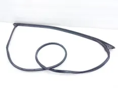 Уплотнитель двери Toyota Highlander
