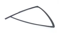 Уплотнитель стекла двери Toyota Camry