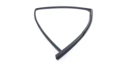 Уплотнитель стекла двери Toyota Camry