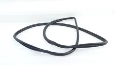 Уплотнитель проема двери Toyota Camry