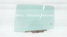 Стекло двери Toyota Camry