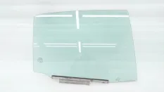 Стекло двери Toyota Camry