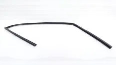 Уплотнитель стекла двери Dodge Charger