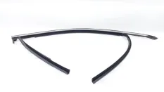 Уплотнитель стекла двери Geely Monjaro