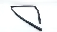 Уплотнитель стекла двери Jeep Grand Cherokee
