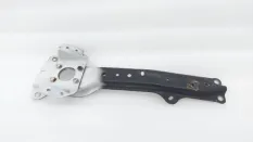 Кронштейн замка капота Mitsubishi Pajero