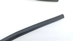 Уплотнитель проема двери Mitsubishi Pajero