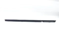 Уплотнитель стекла двери Toyota Land Cruiser