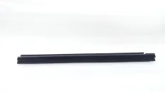 Уплотнитель стекла двери Toyota Camry