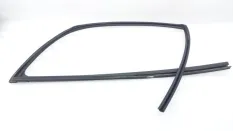 Уплотнитель стекла двери Toyota Camry