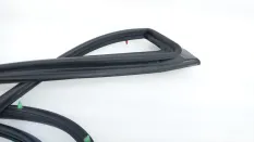 Уплотнитель двери Toyota Camry