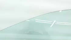 Стекло двери Toyota Camry