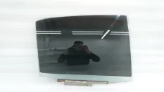 Стекло двери Toyota Camry