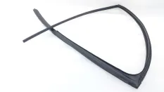 Уплотнитель стекла двери Toyota Camry