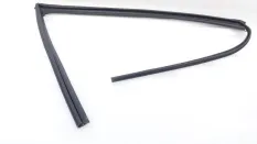 Уплотнитель стекла двери Toyota Alphard