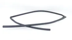 Уплотнитель стекла двери Toyota Highlander