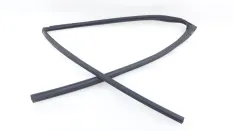 Уплотнитель стекла двери Toyota Highlander