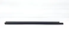 Уплотнитель стекла двери Toyota Camry