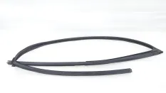 Уплотнитель стекла двери Toyota Camry