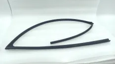 Уплотнитель стекла двери Toyota Camry