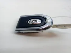 Крючок багажного отделения Land Rover Discovery Sport
