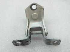 Петля двери Mazda 3