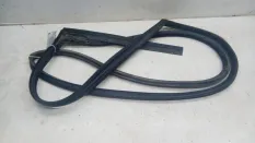 Уплотнитель двери Mazda 6
