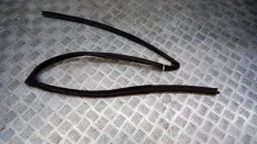 Уплотнитель стекла двери Toyota Camry