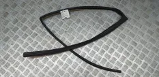Уплотнитель стекла двери Toyota Camry