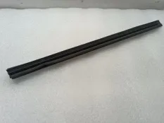 Уплотнитель стекла двери Toyota Camry