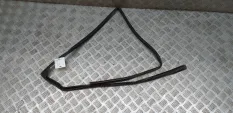 Уплотнитель стекла двери Toyota Land Cruiser
