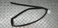 Уплотнитель двери Toyota Corolla