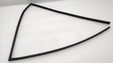 Уплотнитель стекла двери Toyota RAV4