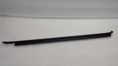 Уплотнитель стекла двери Volkswagen Passat