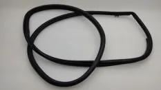 Уплотнитель проема двери Toyota Camry