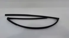 Уплотнитель стекла двери Toyota RAV4