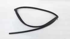Уплотнитель стекла двери Toyota Camry