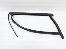 Уплотнитель стекла двери Ford Kuga