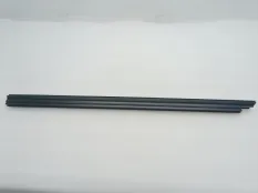 Уплотнитель стекла двери Toyota Camry