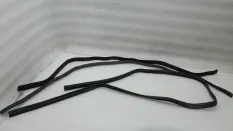 Уплотнитель капота Mercedes-Benz E-Class