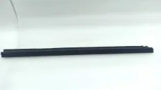 Уплотнитель стекла двери Toyota Camry