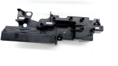 Кронштейн накладки порога Mazda 5
